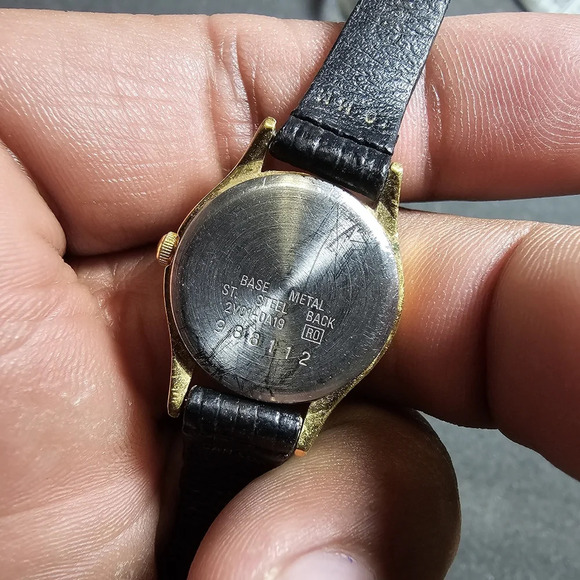 Seiko Women's Quartz Watch Gold Tone with Leather Band 2Y01-0A19 Double Ticking - Picture 4 of 9